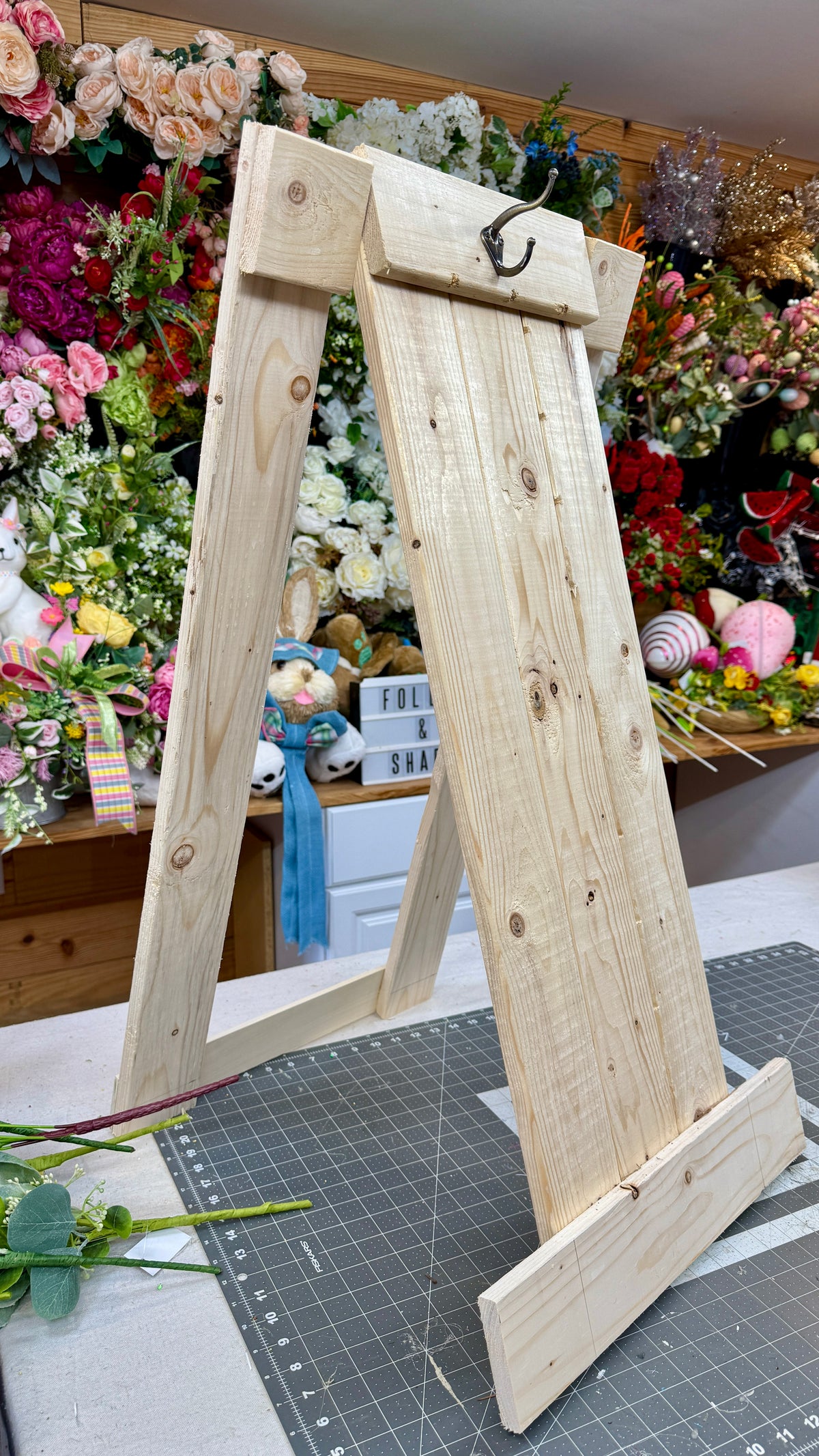 Wreath Making Easel – Foldable Wooden Stand *Patent Pending *